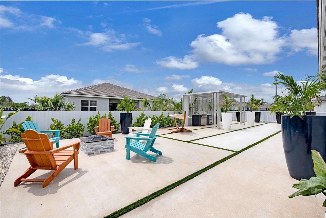 Activo con contrato: $829,999 (4 camas, 3 baños, 2603 Pies cuadrados)