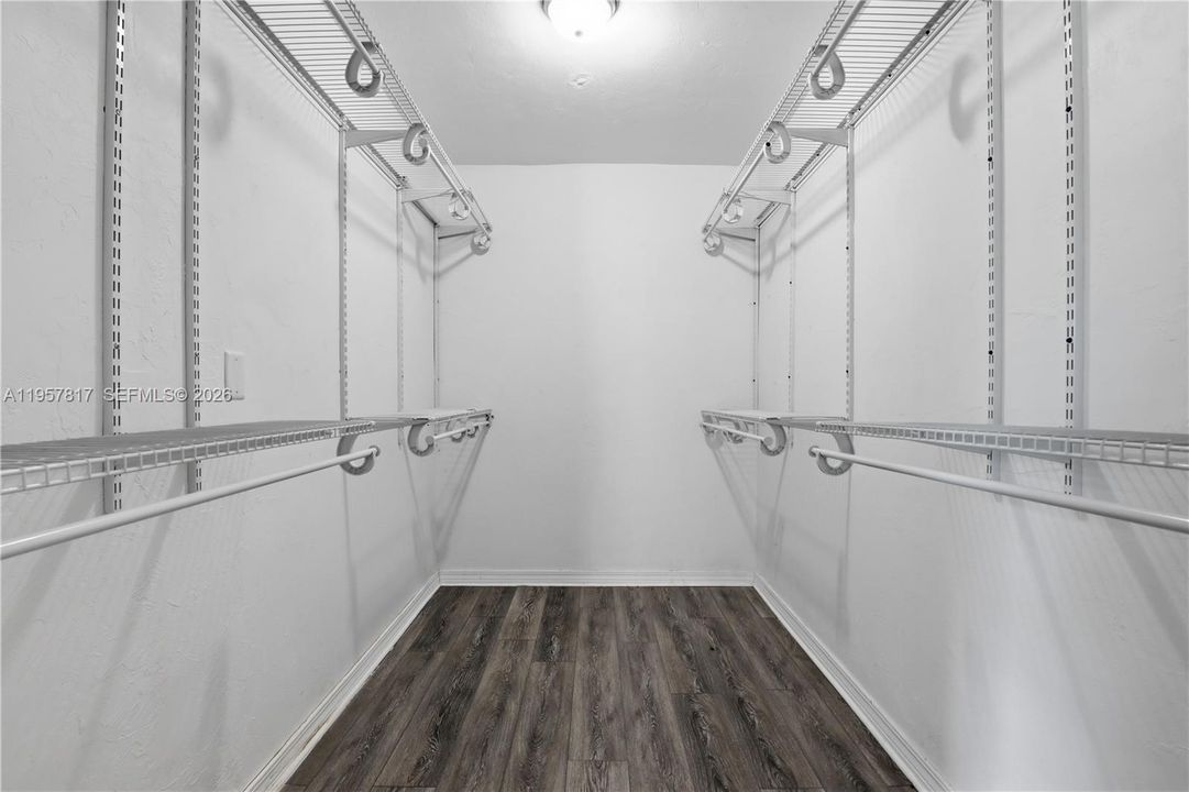 En Venta: $519,000 (3 camas, 2 baños, 1956 Pies cuadrados)