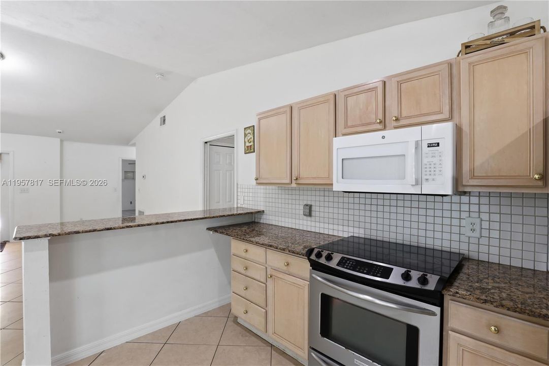 En Venta: $519,000 (3 camas, 2 baños, 1956 Pies cuadrados)