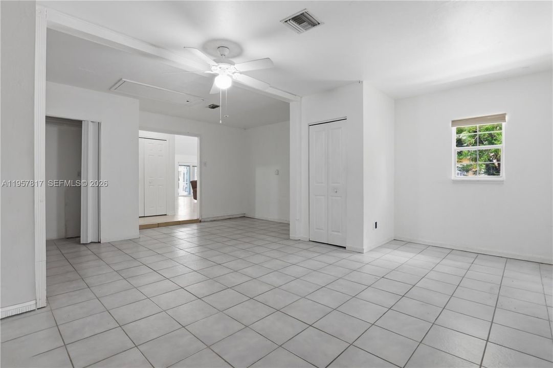 En Venta: $519,000 (3 camas, 2 baños, 1956 Pies cuadrados)