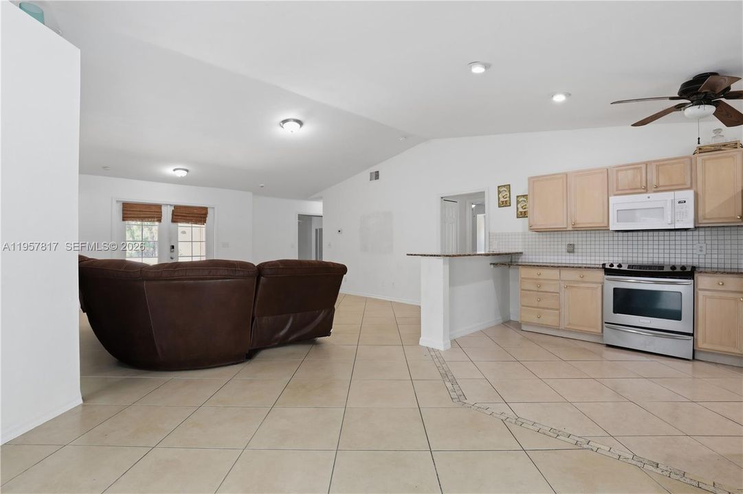 En Venta: $519,000 (3 camas, 2 baños, 1956 Pies cuadrados)