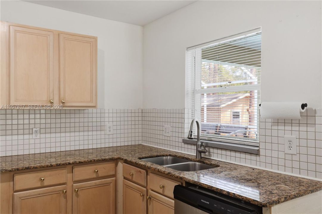 En Venta: $519,000 (3 camas, 2 baños, 1956 Pies cuadrados)