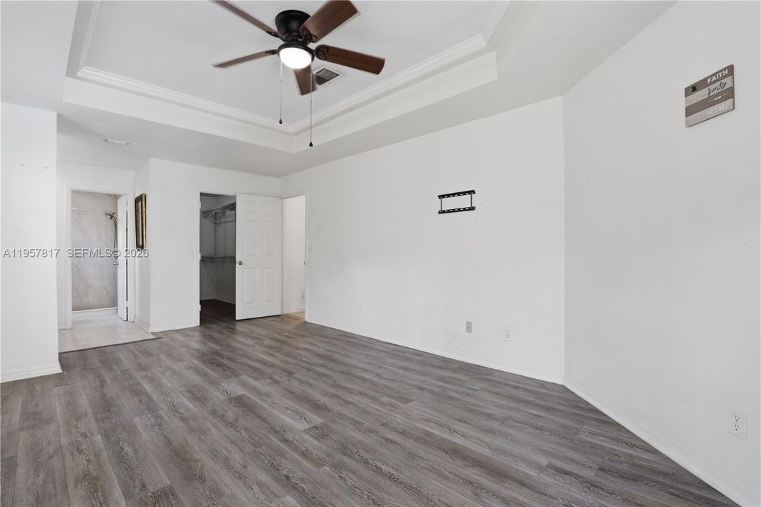 En Venta: $519,000 (3 camas, 2 baños, 1956 Pies cuadrados)