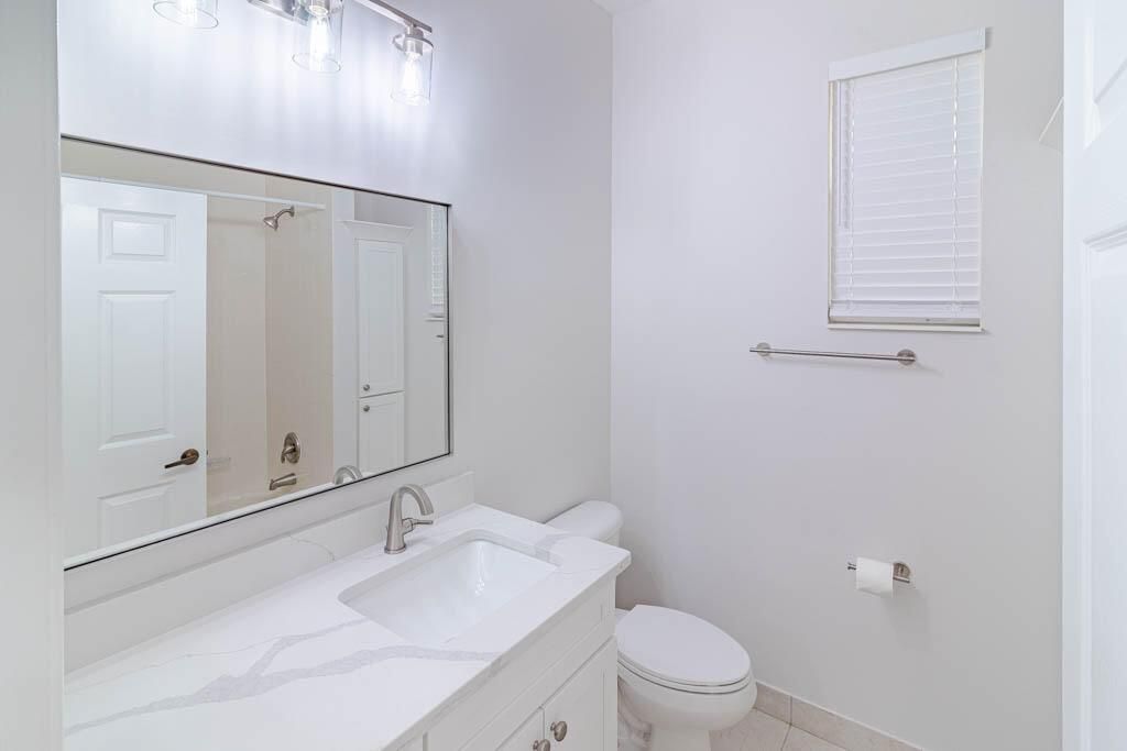 356 SE Bloxham Way-8