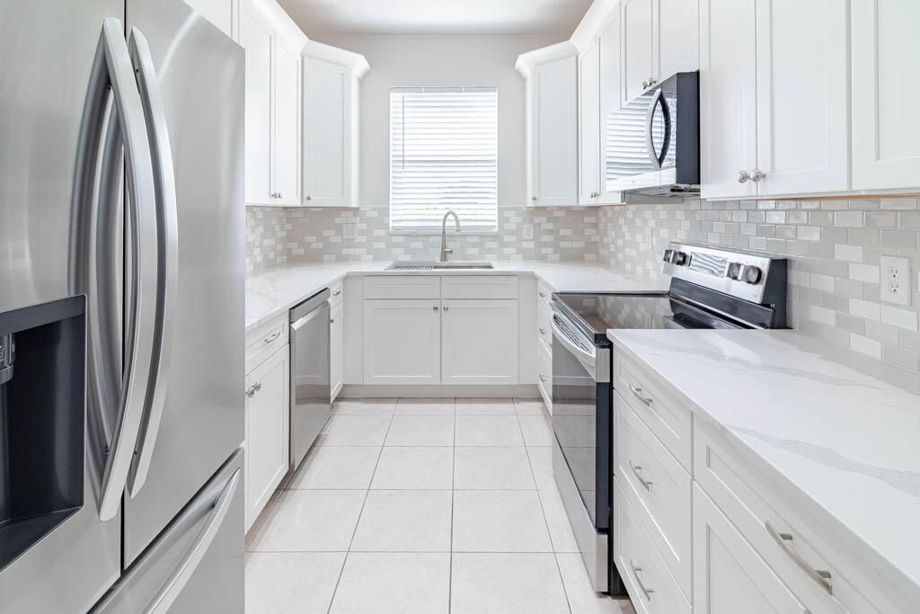 356 SE Bloxham Way-3