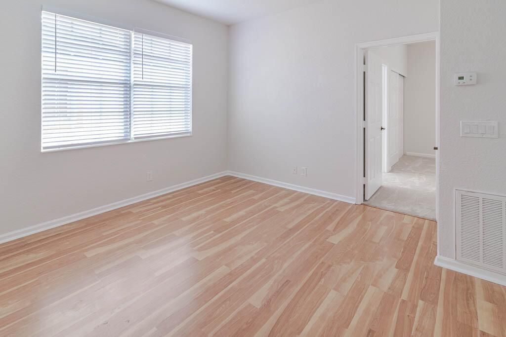 356 SE Bloxham Way-28