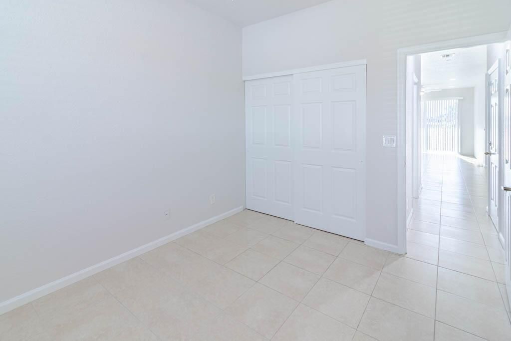 356 SE Bloxham Way-13