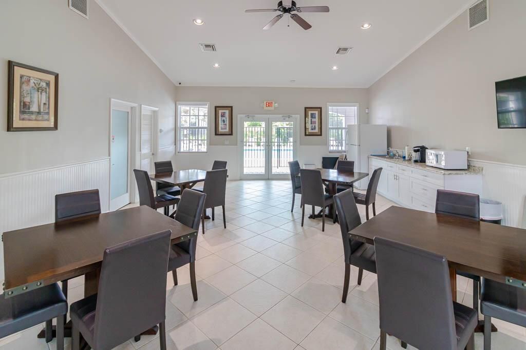 356 SE Bloxham Way-37