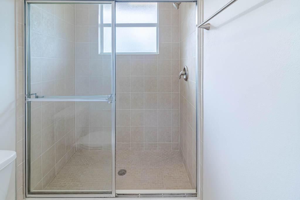 356 SE Bloxham Way-17
