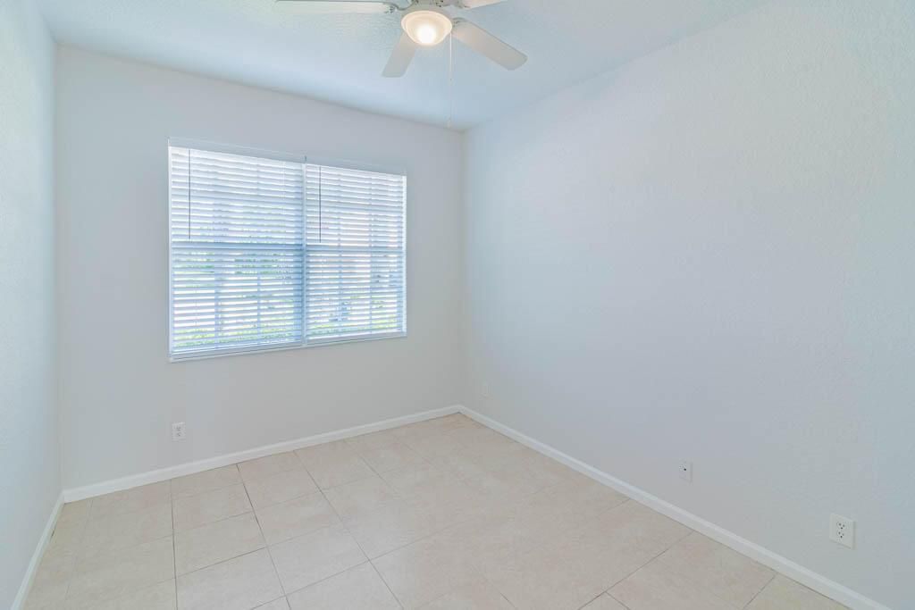 356 SE Bloxham Way-12