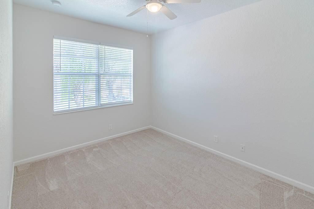 356 SE Bloxham Way-25