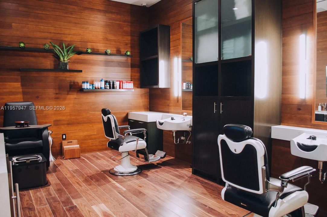 Club Salon