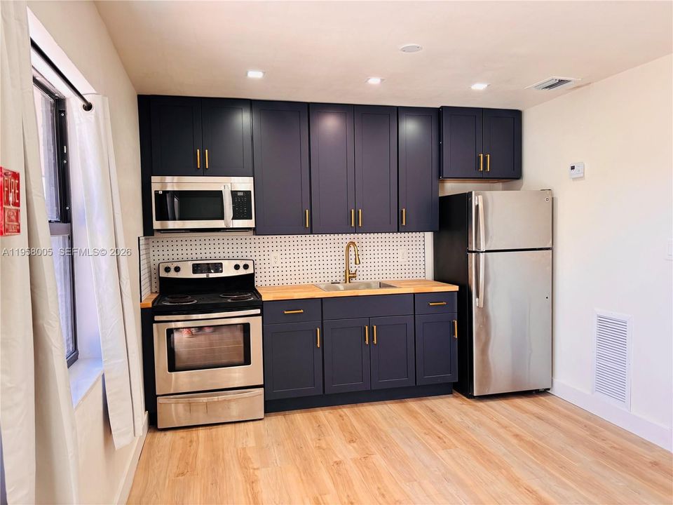 На продажу: $749,900 (0 спален, 0 ванн, 1850 Квадратных фут)