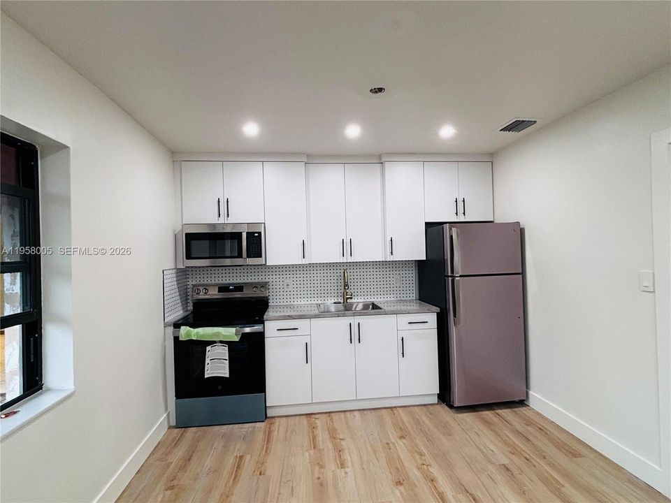 На продажу: $749,900 (0 спален, 0 ванн, 1850 Квадратных фут)