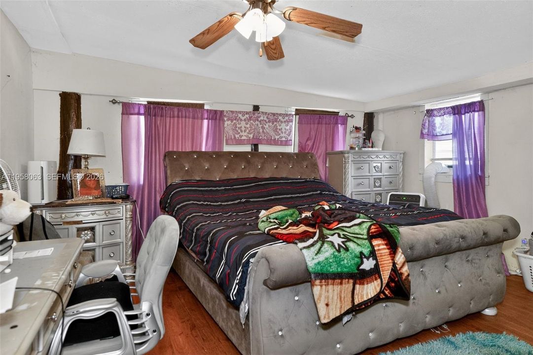 For Sale: $315,000 (5 beds, 3 baths, 2802 Square Feet)