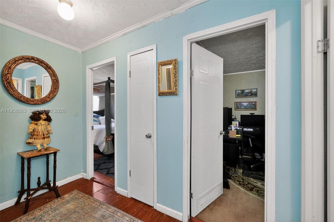 For Sale: $315,000 (5 beds, 3 baths, 2802 Square Feet)