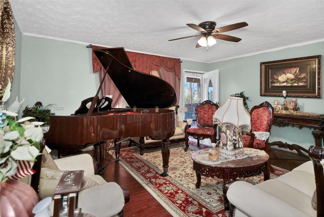 For Sale: $315,000 (5 beds, 3 baths, 2802 Square Feet)