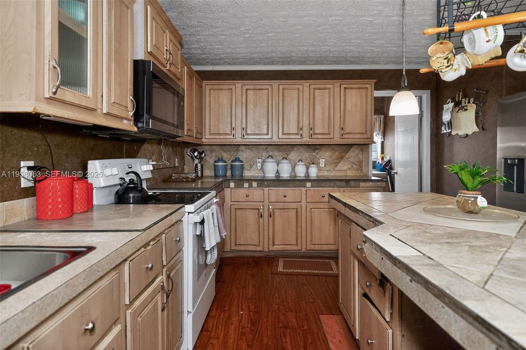 For Sale: $315,000 (5 beds, 3 baths, 2802 Square Feet)