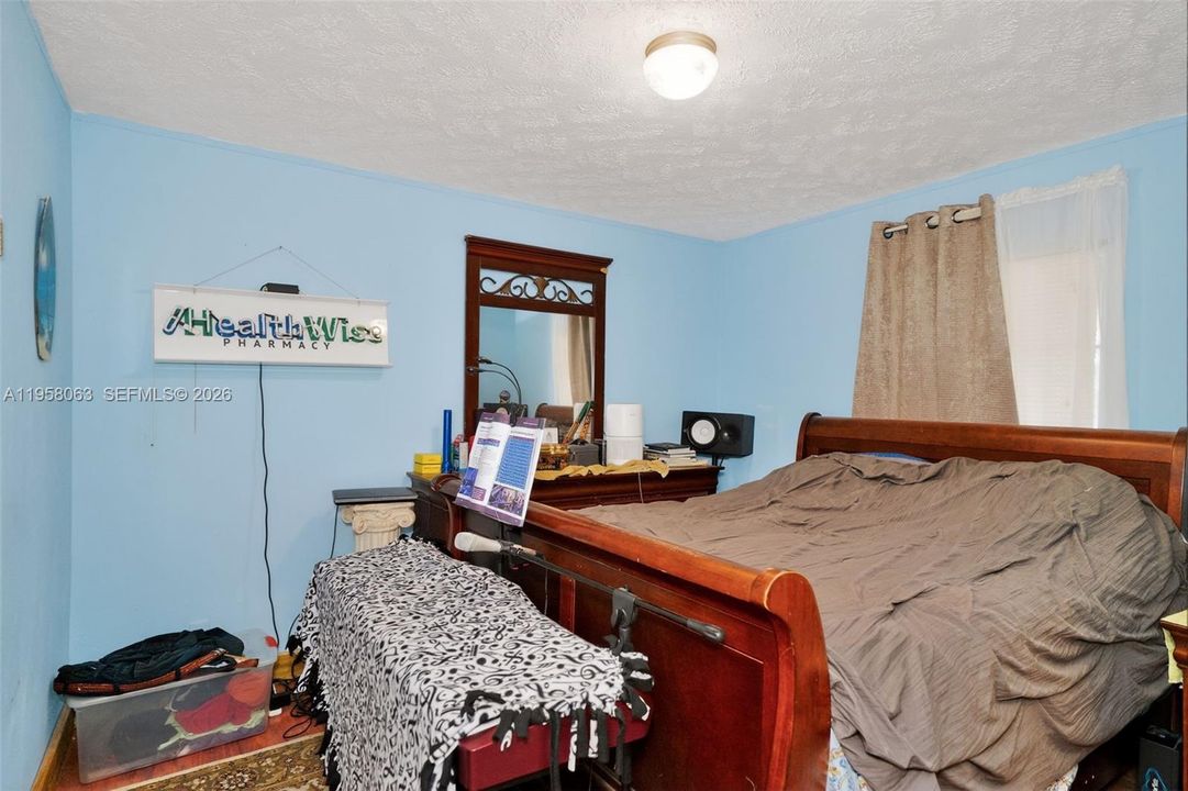 For Sale: $315,000 (5 beds, 3 baths, 2802 Square Feet)