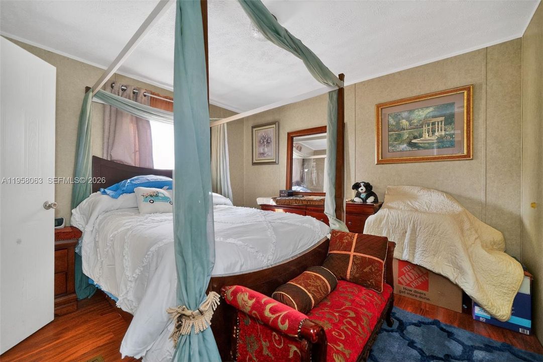 For Sale: $315,000 (5 beds, 3 baths, 2802 Square Feet)