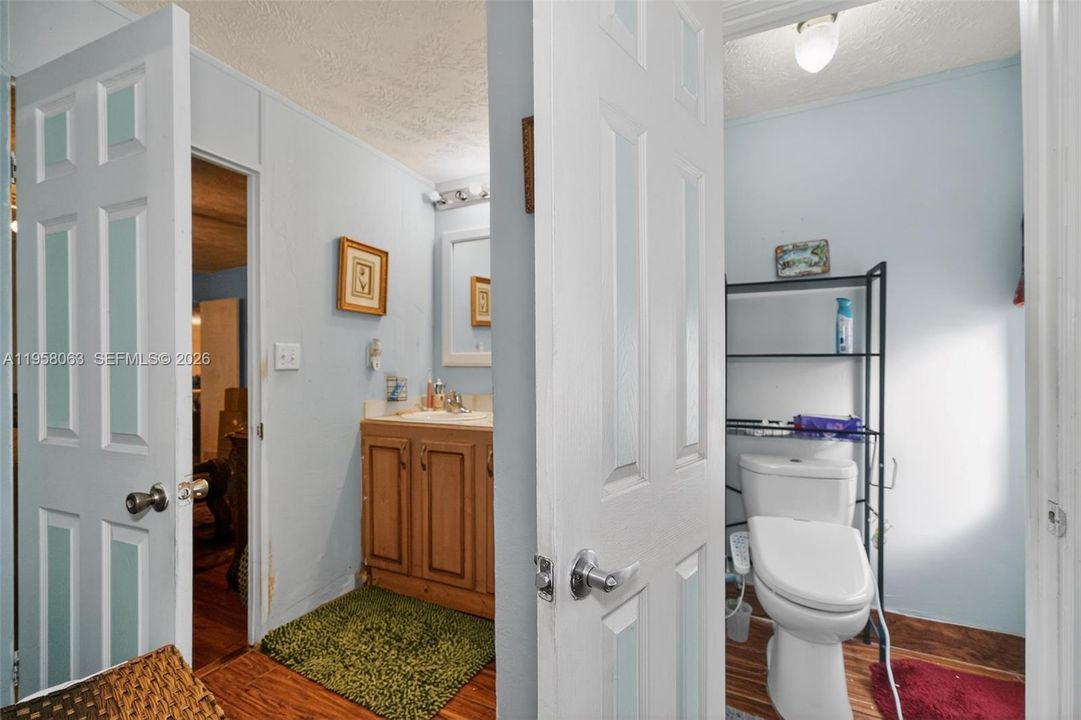 For Sale: $315,000 (5 beds, 3 baths, 2802 Square Feet)