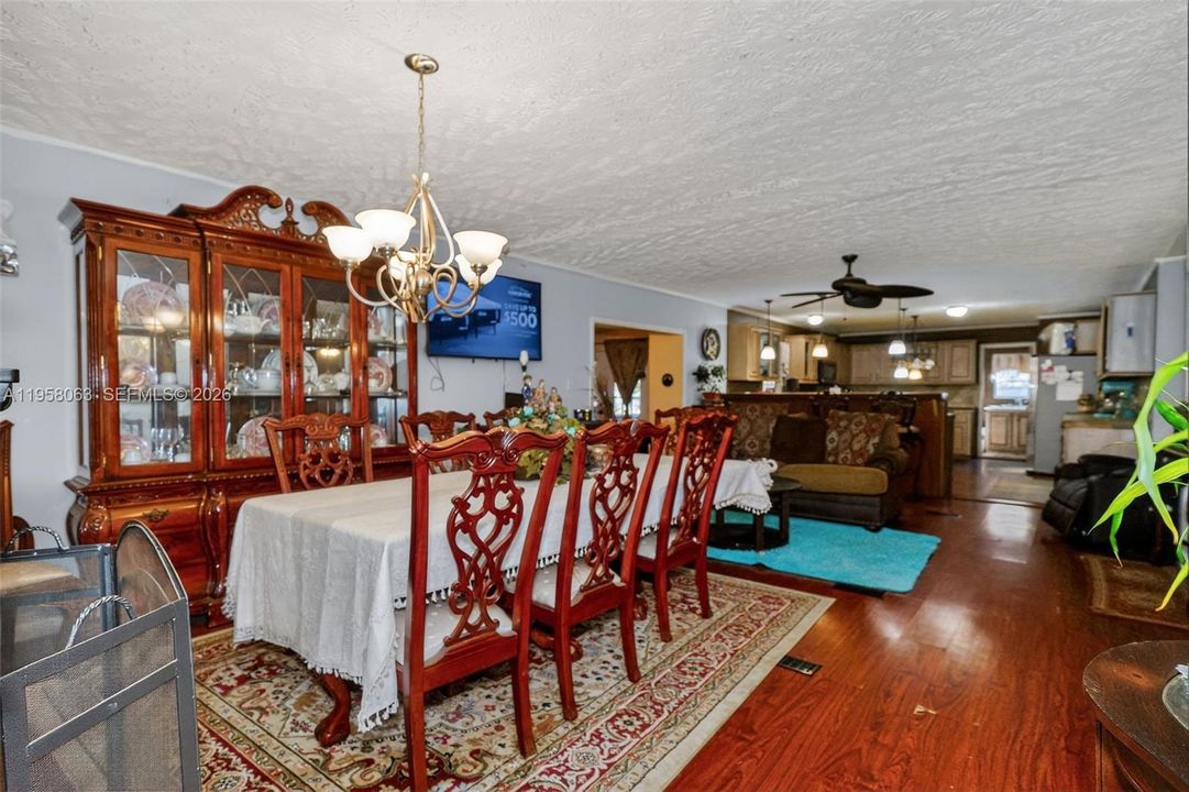 For Sale: $315,000 (5 beds, 3 baths, 2802 Square Feet)