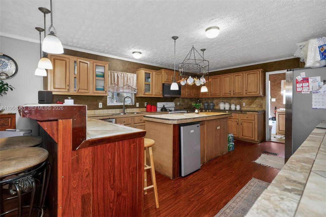 For Sale: $315,000 (5 beds, 3 baths, 2802 Square Feet)
