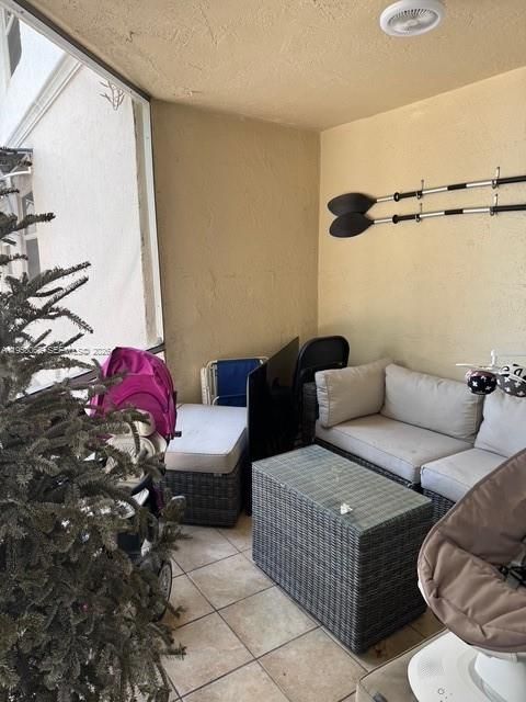 На продажу: $219,900 (1 спален, 1 ванн, 894 Квадратных фут)