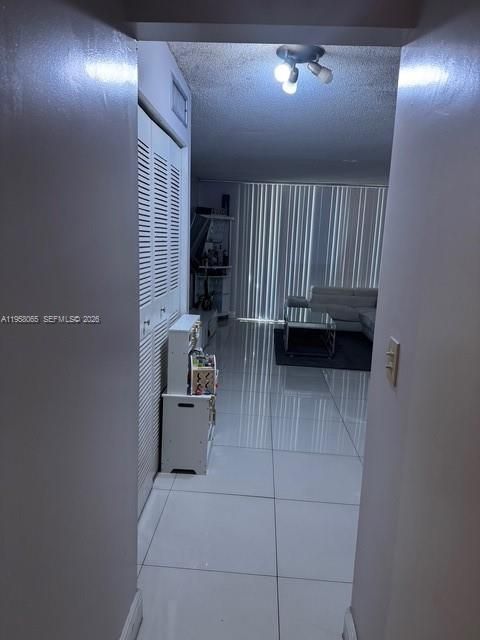 На продажу: $219,900 (1 спален, 1 ванн, 894 Квадратных фут)