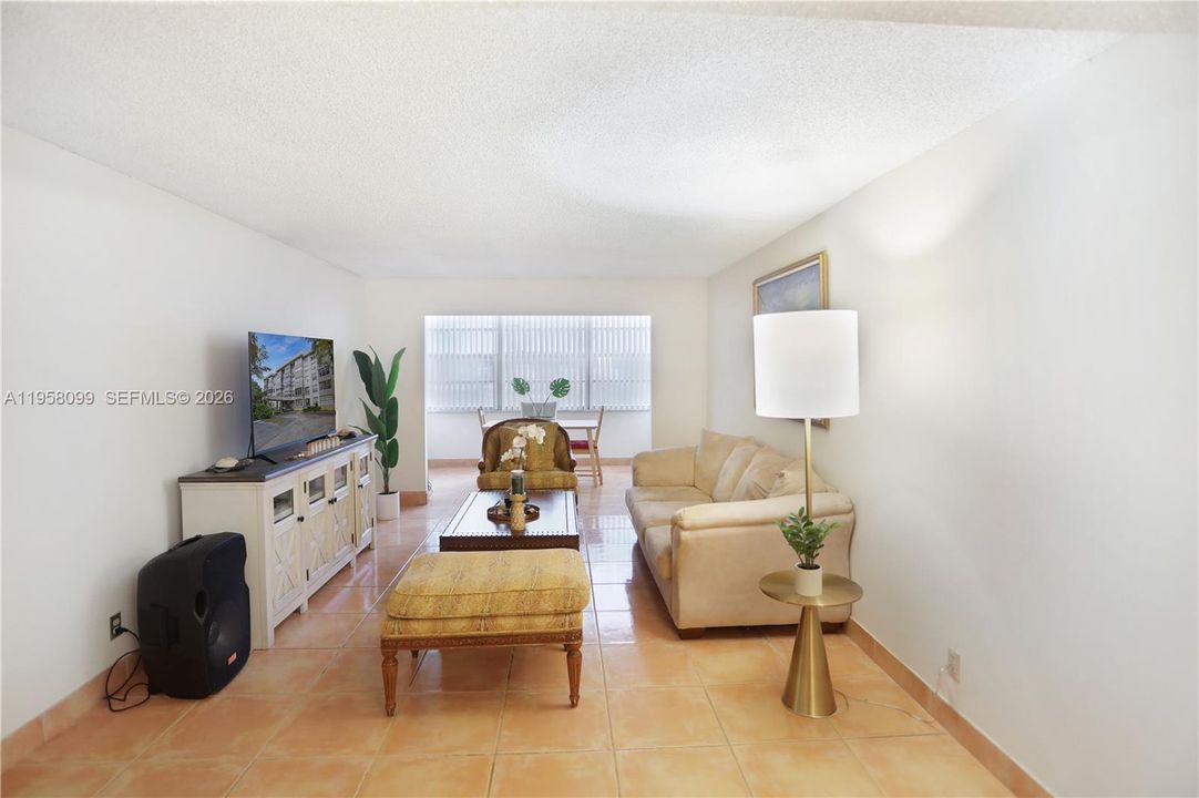 En Venta: $215,000 (2 camas, 2 baños, 1054 Pies cuadrados)