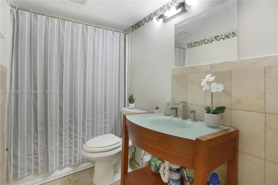 En Venta: $215,000 (2 camas, 2 baños, 1054 Pies cuadrados)