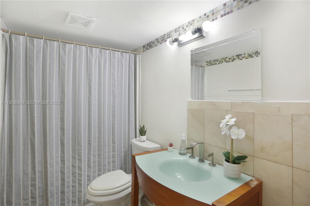 En Venta: $215,000 (2 camas, 2 baños, 1054 Pies cuadrados)