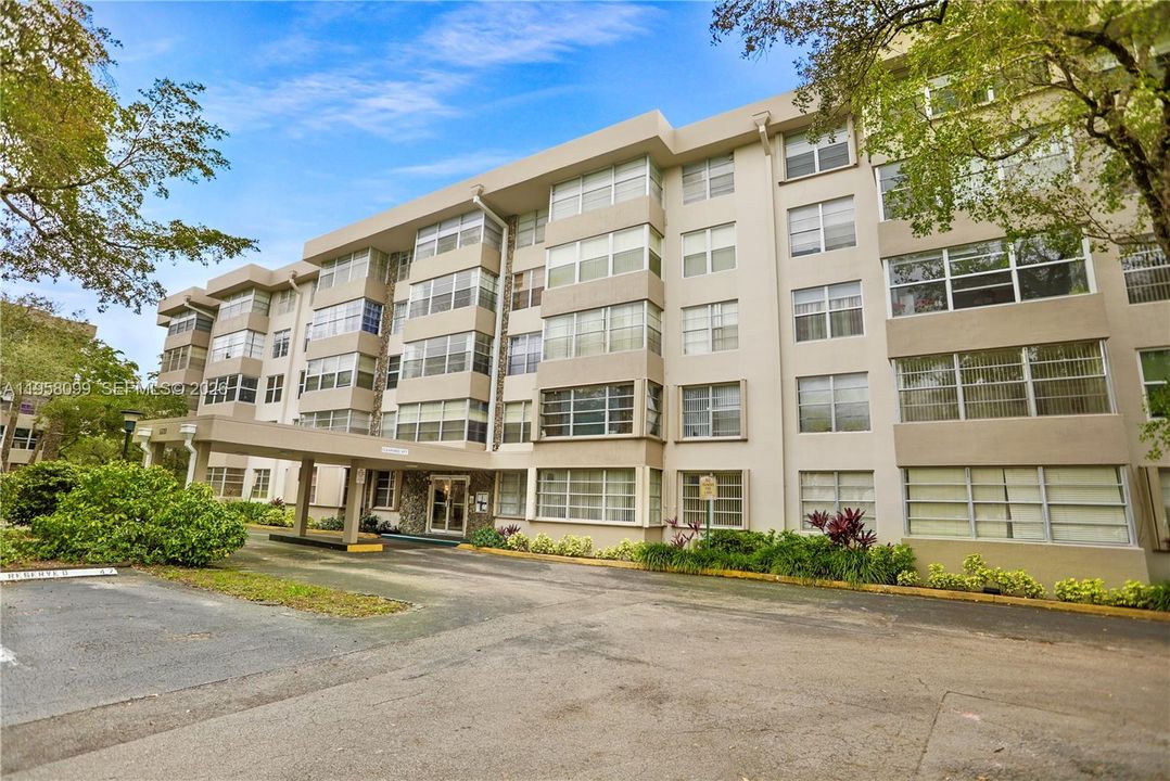 En Venta: $215,000 (2 camas, 2 baños, 1054 Pies cuadrados)