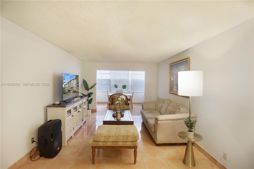 En Venta: $215,000 (2 camas, 2 baños, 1054 Pies cuadrados)