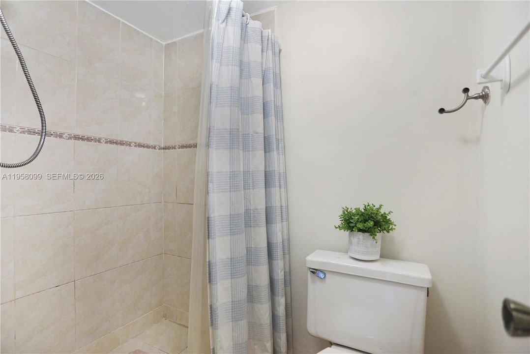 En Venta: $215,000 (2 camas, 2 baños, 1054 Pies cuadrados)