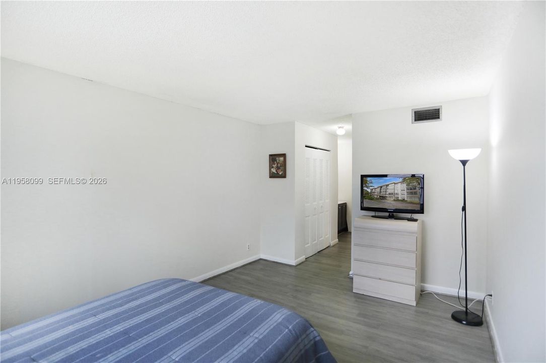 En Venta: $215,000 (2 camas, 2 baños, 1054 Pies cuadrados)