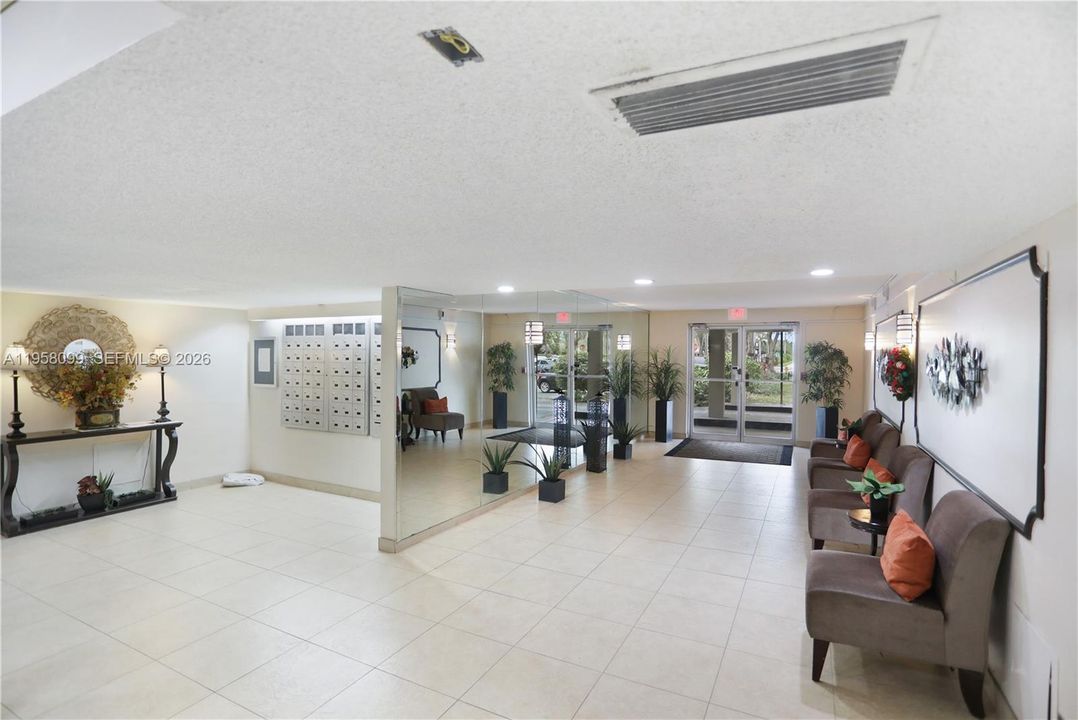 En Venta: $215,000 (2 camas, 2 baños, 1054 Pies cuadrados)