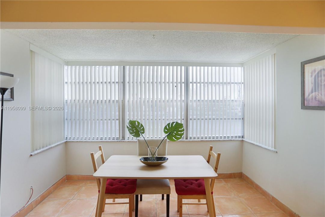 En Venta: $215,000 (2 camas, 2 baños, 1054 Pies cuadrados)