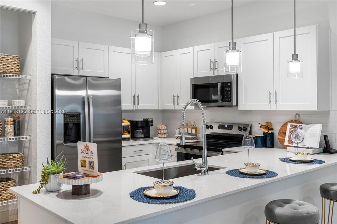 For Rent: $4,148 (2 beds, 2 baths, 1321 Square Feet)