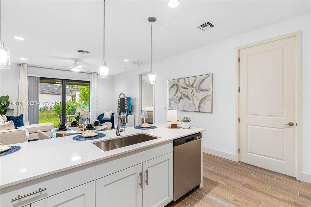 For Rent: $4,148 (2 beds, 2 baths, 1321 Square Feet)