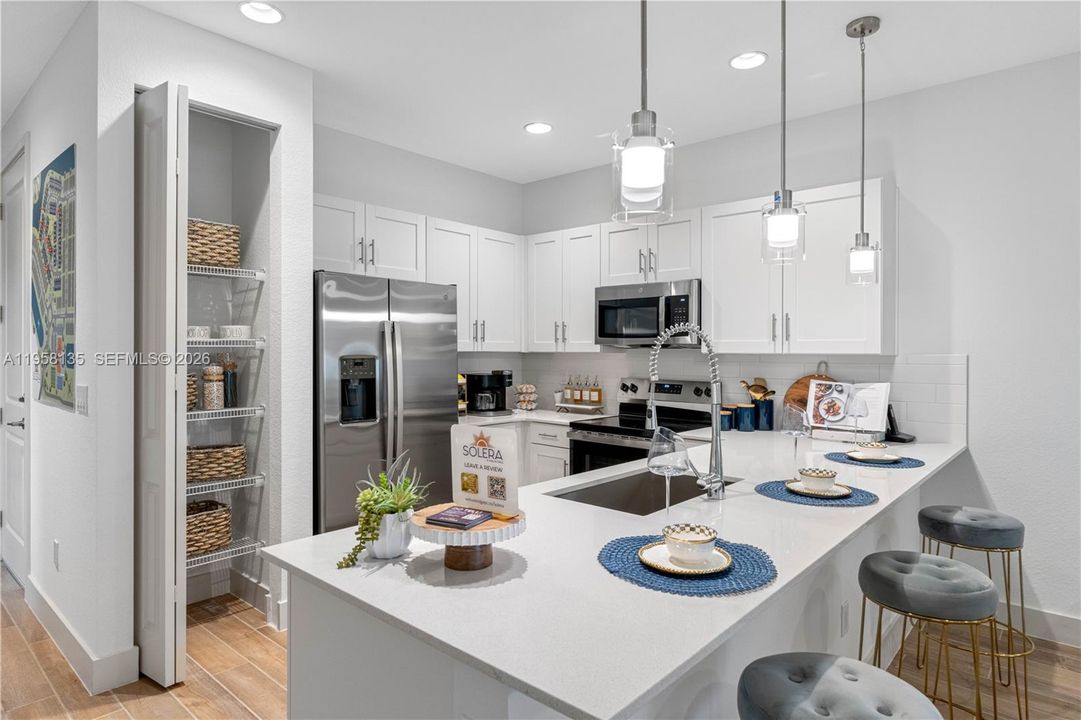 For Rent: $4,148 (2 beds, 2 baths, 1321 Square Feet)