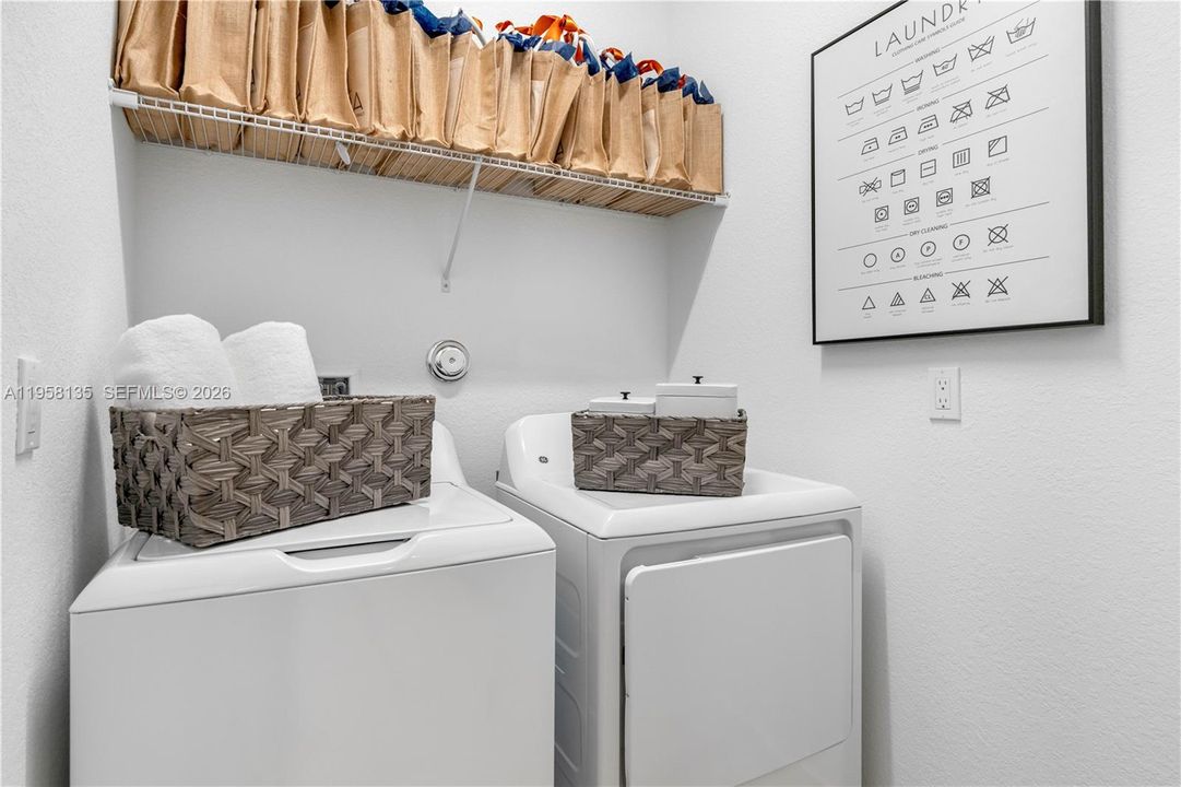 For Rent: $4,148 (2 beds, 2 baths, 1321 Square Feet)