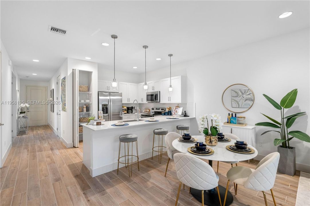 For Rent: $4,148 (2 beds, 2 baths, 1321 Square Feet)