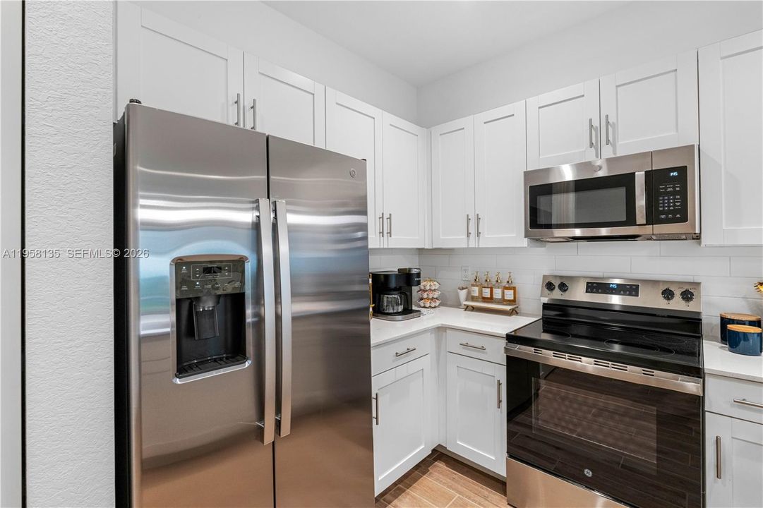 For Rent: $4,148 (2 beds, 2 baths, 1321 Square Feet)