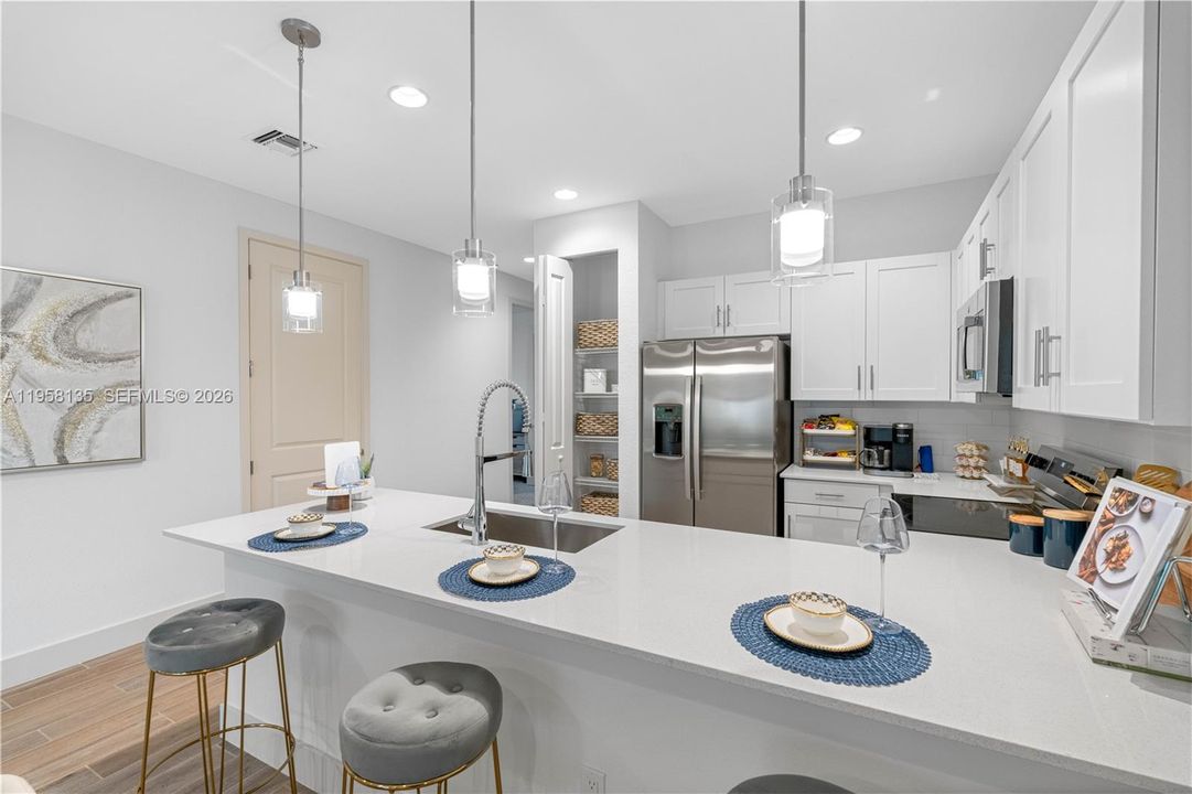 For Rent: $4,148 (2 beds, 2 baths, 1321 Square Feet)