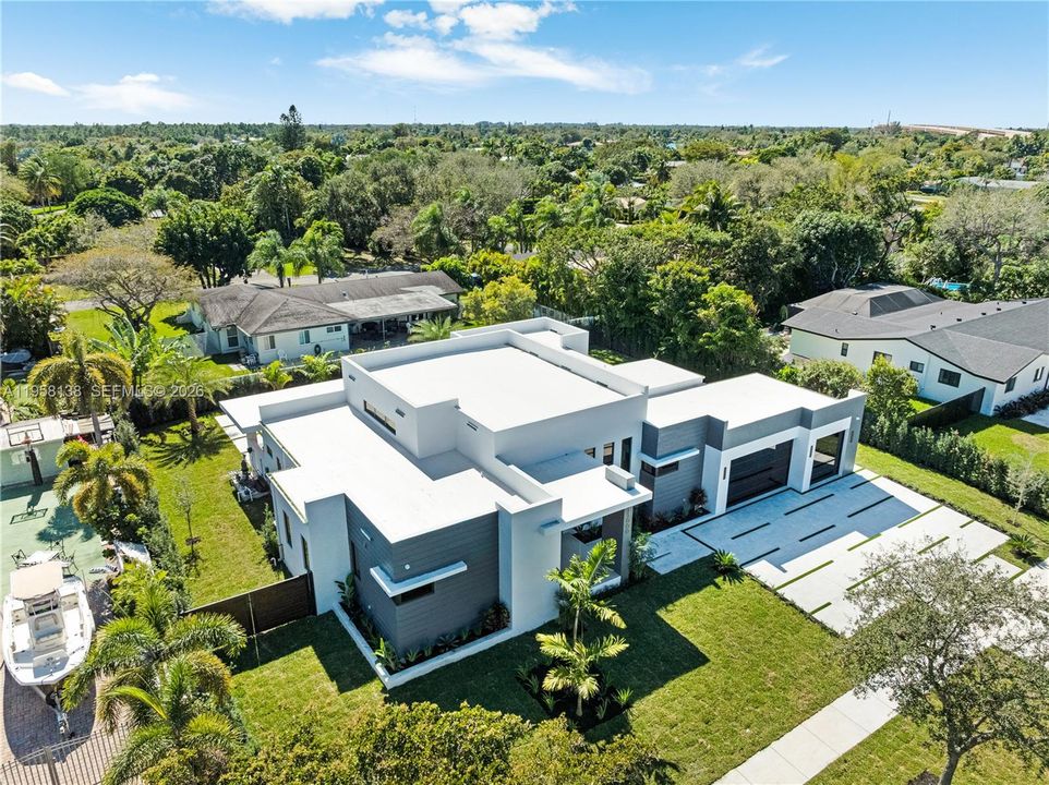 Недавно продано: $2,786,000 (5 спален, 4 ванн, 3132 Квадратных фут)