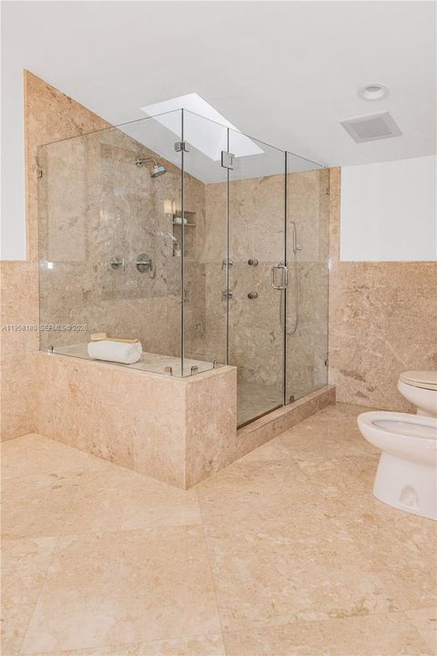 En Venta: $4,195,000 (6 camas, 4 baños, 5741 Pies cuadrados)