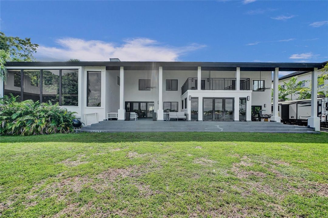 En Venta: $4,195,000 (6 camas, 4 baños, 5741 Pies cuadrados)