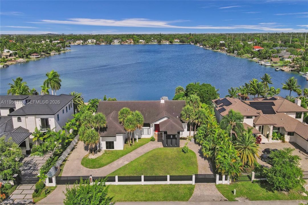 En Venta: $4,195,000 (6 camas, 4 baños, 5741 Pies cuadrados)