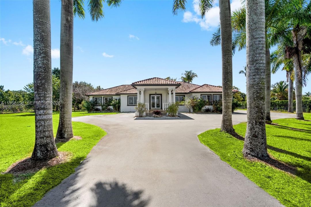 En Venta: $2,199,500 (6 camas, 4 baños, 3384 Pies cuadrados)